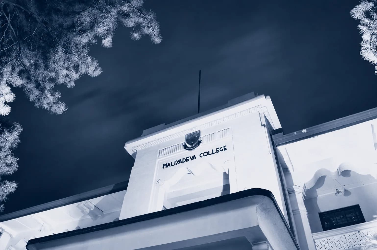 Maliyadeva College school front
